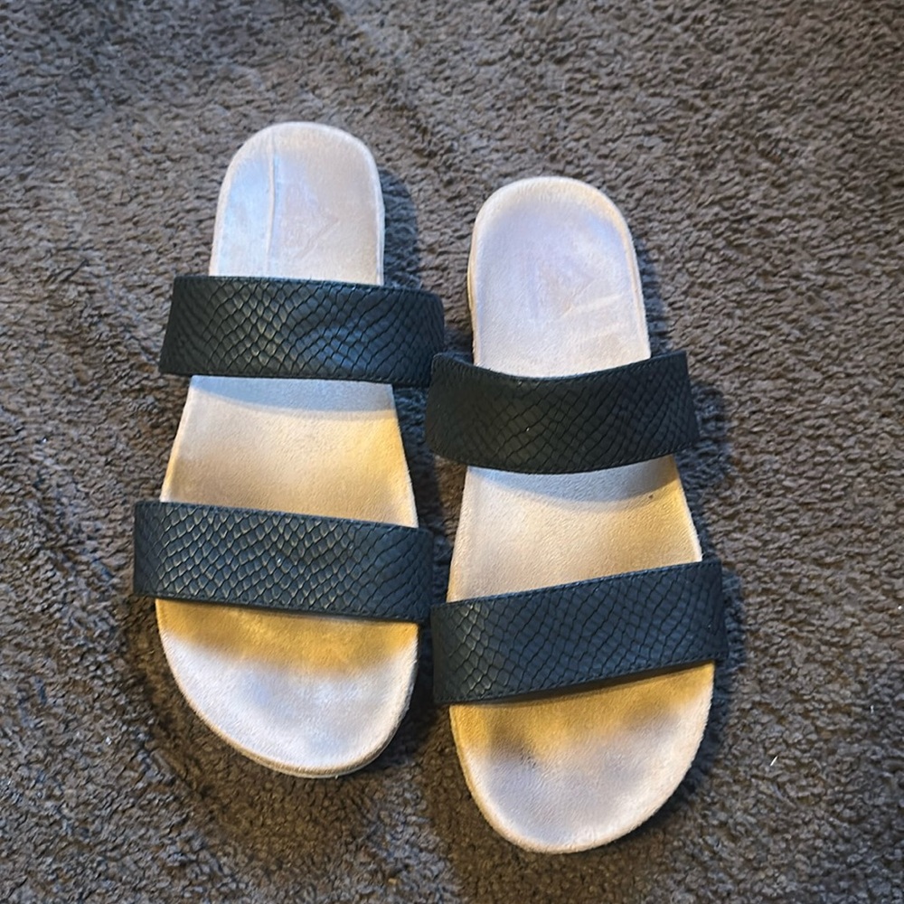 Cliffs sandals